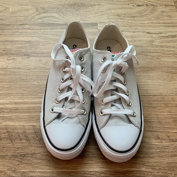Converse Shoes - Grey Size 8.5 Chuck Taylor All Star Sneaker